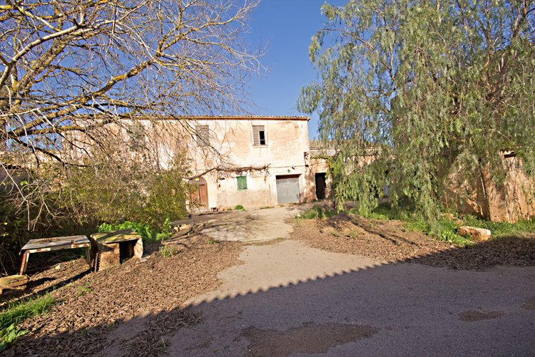 Finca mit viel Gebäudebestand in Campos zu verkaufen