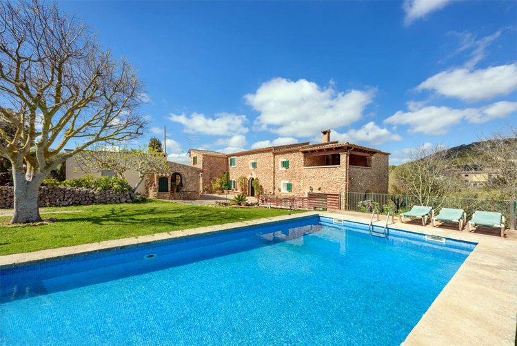 Finca mit touristischer Lizenz in S´Horta zu verkaufen