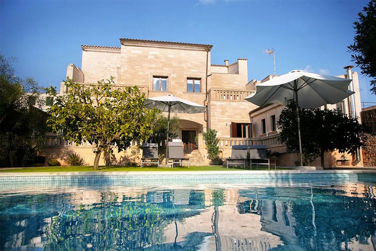 Stadthaus mit Pool und Garten in Santanyi zur Langzeitvermietung