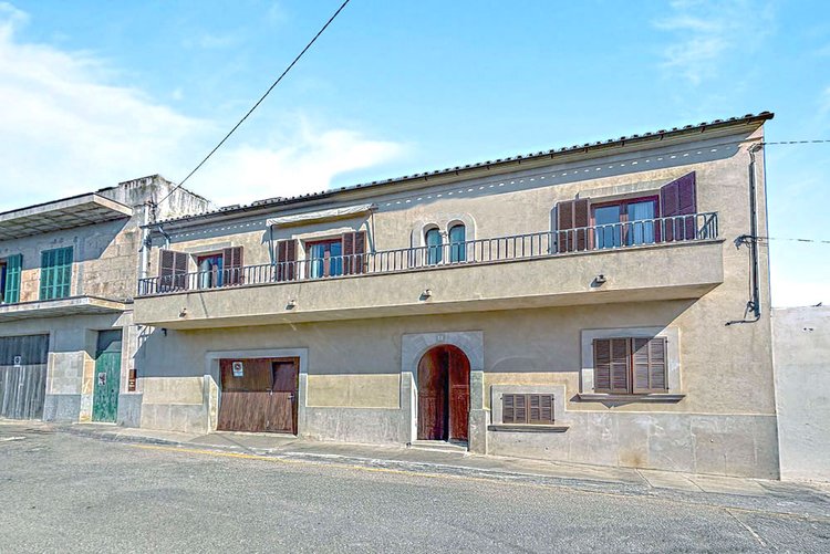 Casa adosada con patio en venta en Santanyí