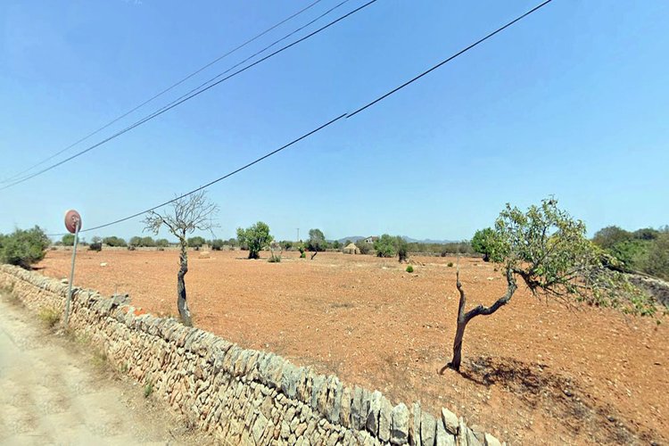 Finca-Grundstück in Cala Llombards zu verkaufen