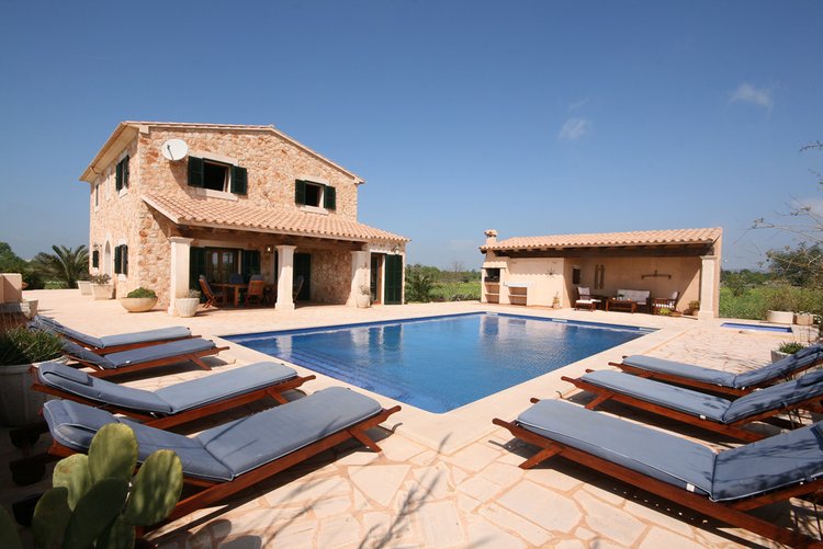 Finca mit Vermietungslizenz in Cala Llombards zu verkaufen