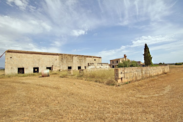 Finca con ruina y dependencias en venta en Campos