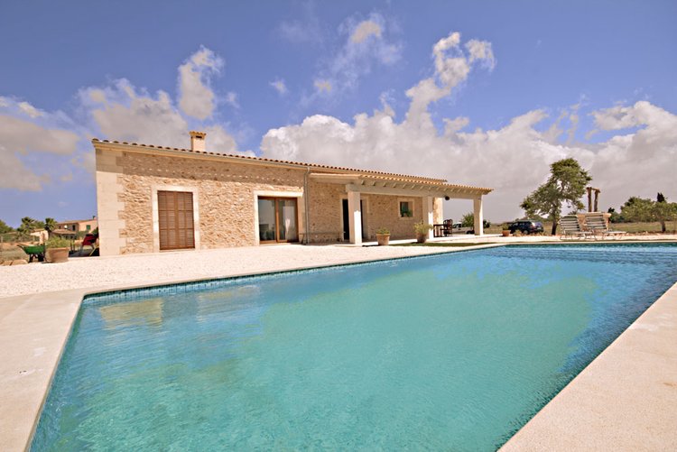 Unfurnished finca for long term rent in Ses Covetes