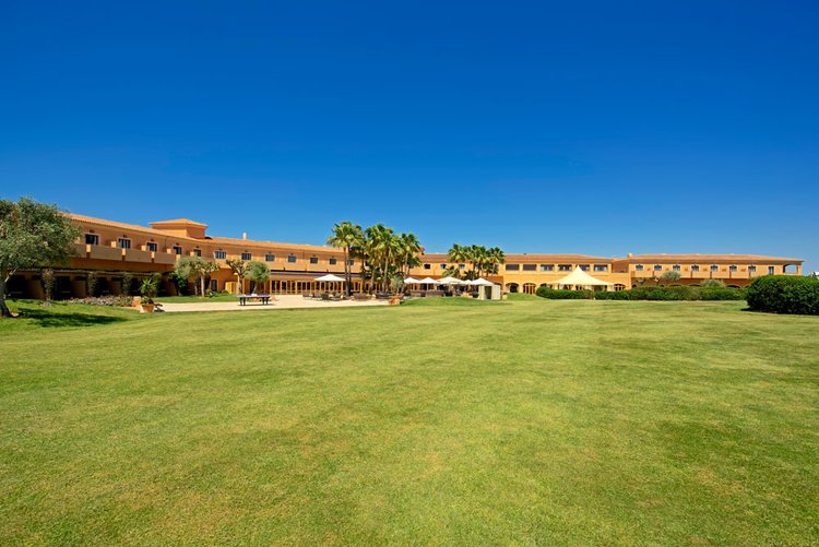 Immobilienmakler mit Immobilienangeboten am Golf Son Antem