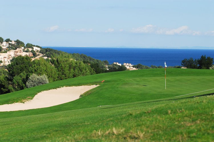Golf Poniente Calvia agente de bienes raíces con ofertas en el campo de golf