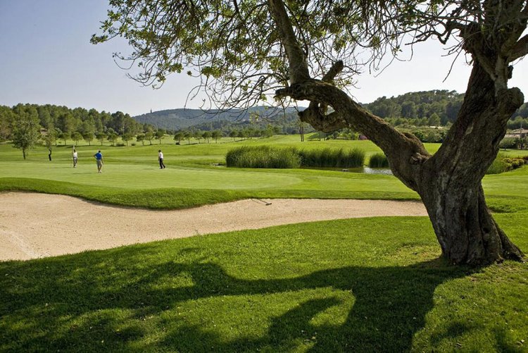 Inmobiliario Canyamel en el campo de golf para la venta en Mallorca