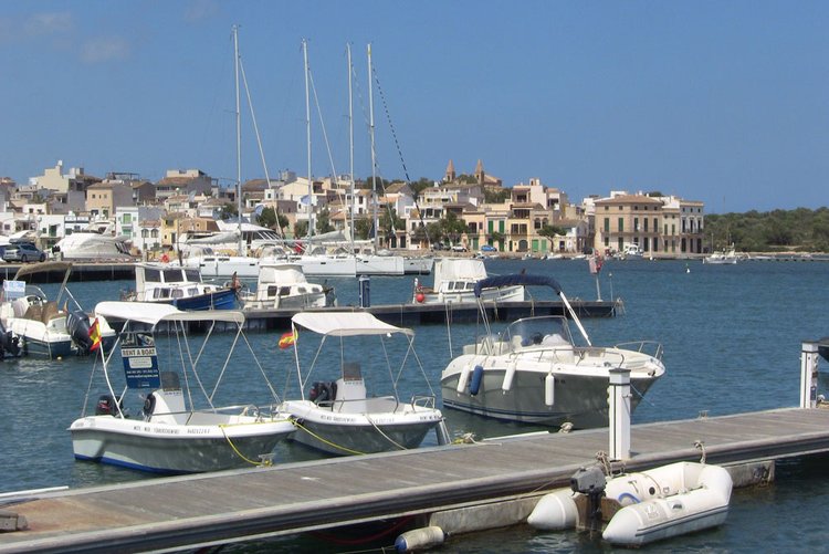 Описание Порто-Колом Club Nautico и информация