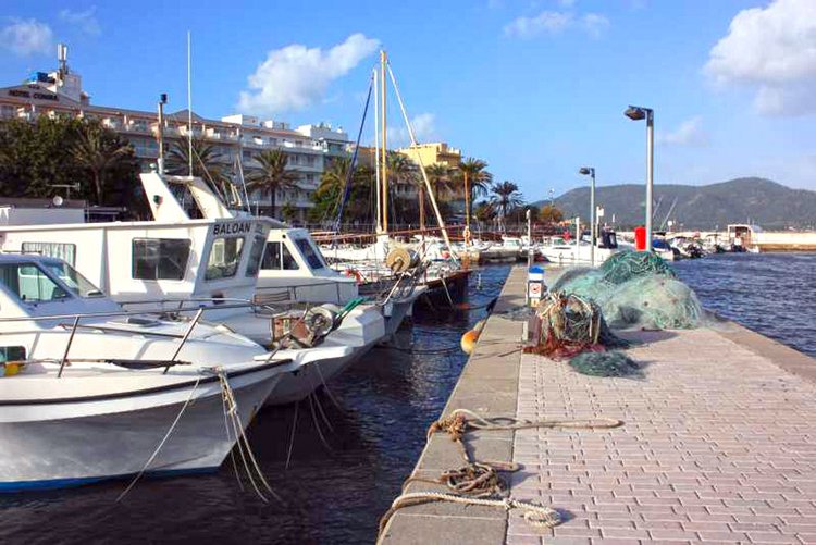 Cala Bona Марина Недвижимость в области