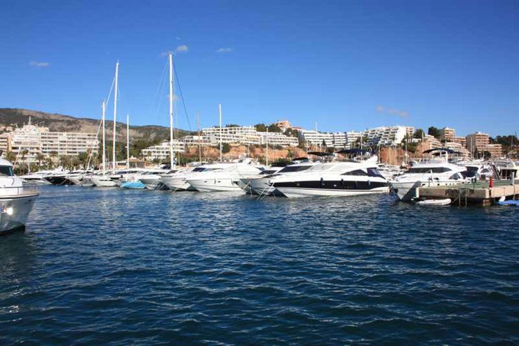 Puerto Portals Yachthafen Hafenbeschreibung und Immobilien