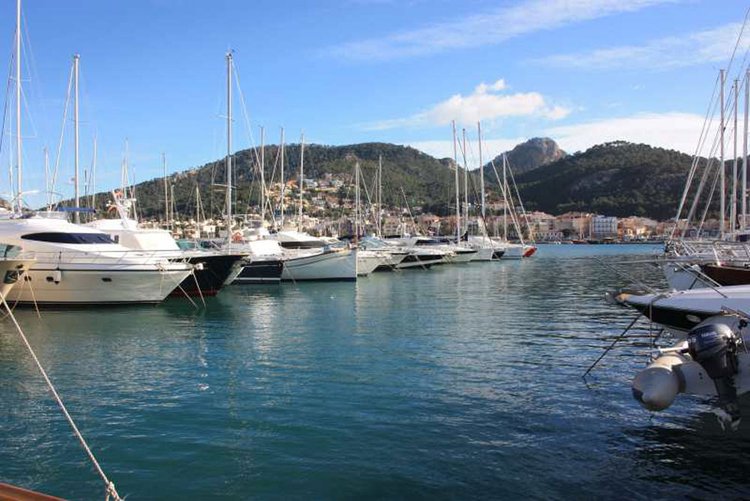 Puerto Andratx Yachthafen und Segelclub Beschreibung und Lage