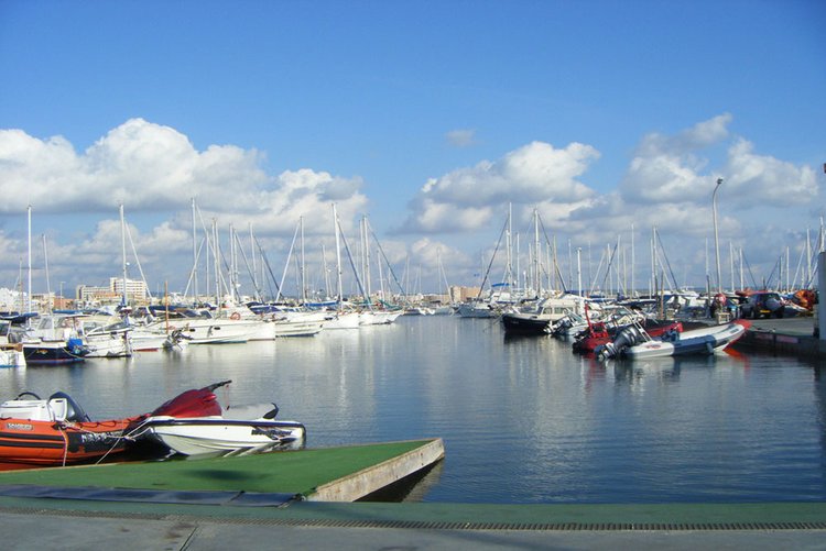 Can Pastilla Club Nautico description and coordinates and real estate