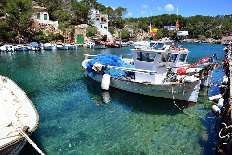 Cala Figuera buy real estate or long-term rent in the harbor