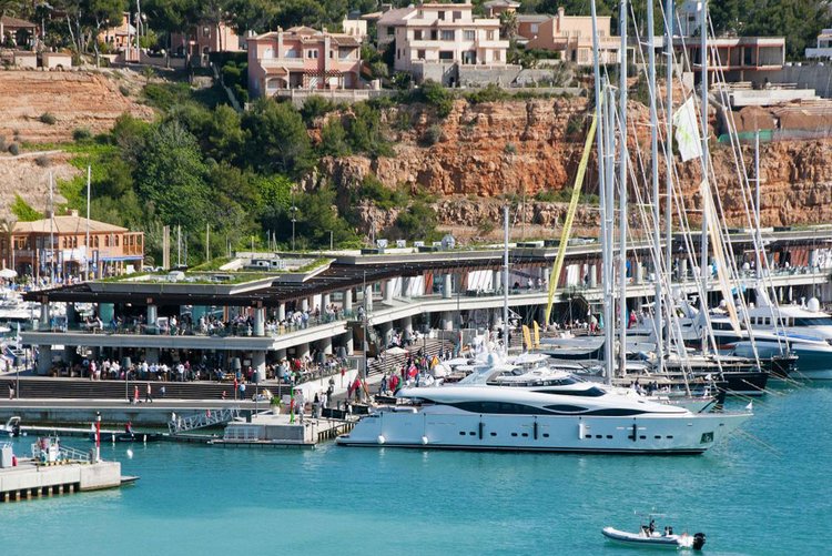 Port Adriano description and coordinates