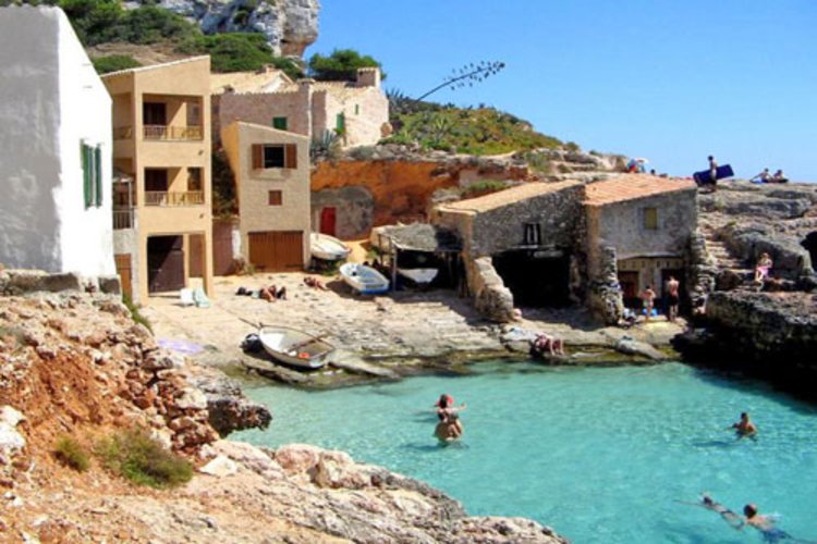 Cala Llombards Immobilienmakler mit Immobilien wie Finca, Grundstücke, 