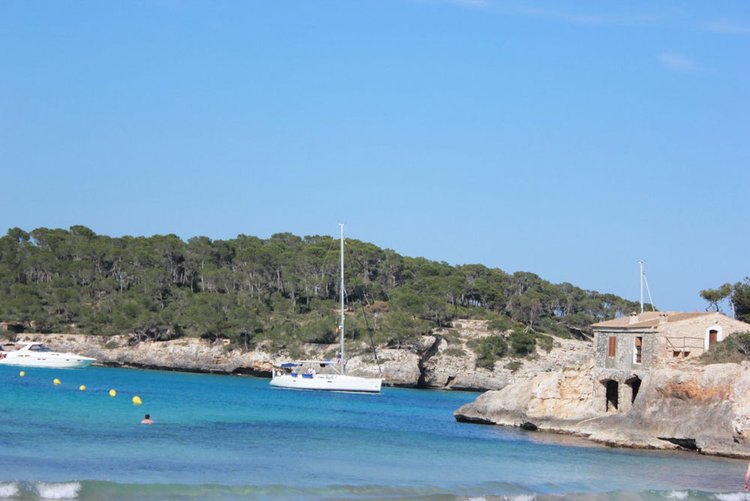 S'Amarador houses for sale through real estate agents in Cala Figuera