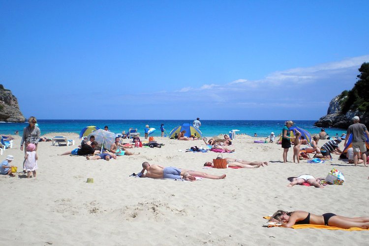 Sandstrand Cala Mandia Strandbeschreibung und lage