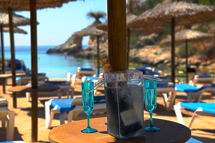Description beach Cala Falco in Calvia Mallorca