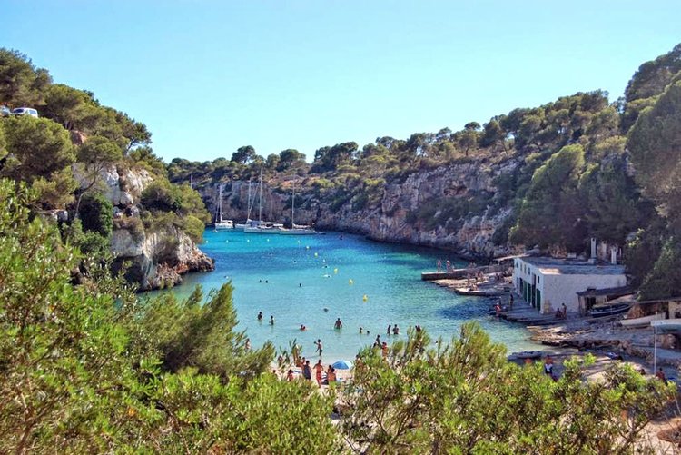 Cala Pi beach information to the sandy beach and the surrounding area