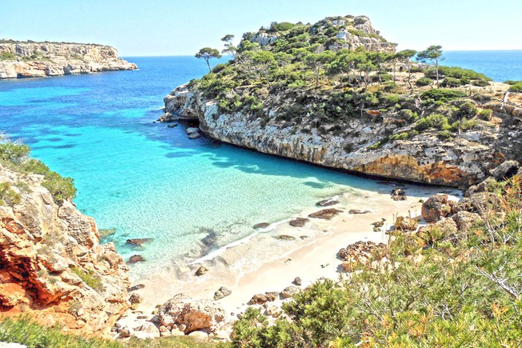 Sandstrand Calo des Moro in der Bucht Salmunia bei Santanyi